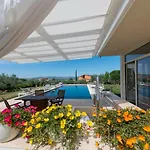 فندق مبيت وإفطار Giuliveto 4*