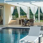 Giuliveto Bed & Breakfast 4*