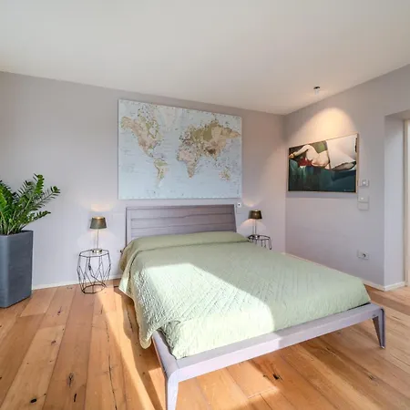 فندق مبيت وإفطار Giuliveto 4*