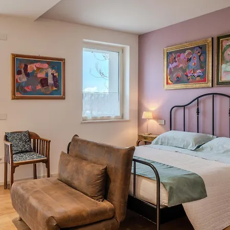 فندق مبيت وإفطار Giuliveto 4*