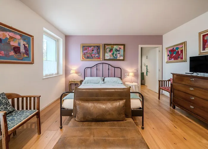 فندق مبيت وإفطار Giuliveto 4*